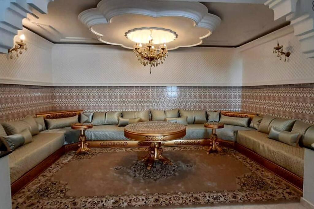 Apartment Oumnia 1 - City Center Tangeri Esterno foto